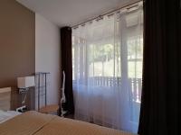 Postel nebo postele na pokoji v ubytování Ferienwohnung am Schluchsee mit Balkon & Pool