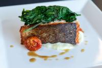 um pedaço de alimento num prato branco com um tomate em Best Western Plus Hotel Monza e Brianza Palace em Cinisello Balsamo