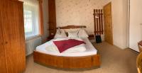 A bed or beds in a room at Pension Seeheim
