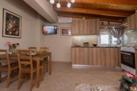 Kuchyňa alebo kuchynka v ubytovaní Nefeli seaview apartment