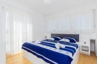 Posteľ alebo postele v izbe v ubytovaní Apartment Royal II