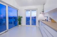 Kuchyňa alebo kuchynka v ubytovaní Apartment Royal II