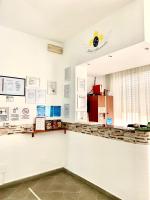 A kitchen or kitchenette at Hotel Alessander
