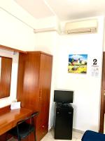 A television and/or entertainment centre at Hotel Alessander