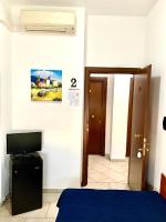 A television and/or entertainment centre at Hotel Alessander