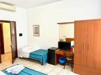A bed or beds in a room at Hotel Alessander
