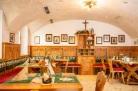 Restauracja lub miejsce do jedzenia w obiekcie Örglwirt Ferienwelt - Hotel Post Örglwirt