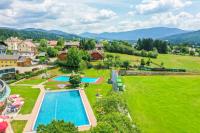 Basen w obiekcie Örglwirt Ferienwelt - Hotel Post Örglwirt lub w pobliżu