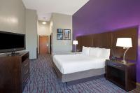 La Quinta by Wyndham Pasadena Northにあるベッド