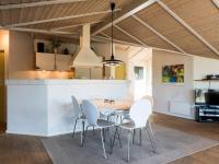Kuchyň nebo kuchyňský kout v ubytování Holiday home Blåvand CCXV