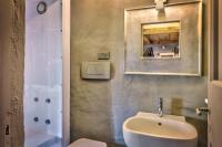 A bathroom at Borgo Marcena