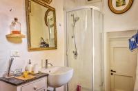A bathroom at Borgo Marcena