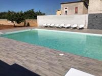 Bazén v ubytovaní Villa Vacanze Giuseppe alebo v jeho blízkosti