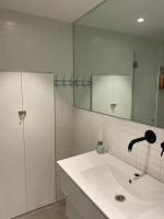Ein Badezimmer in der Unterkunft Top Royal Eilat רויאל פארק
