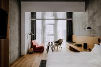 Łóżko lub łóżka w pokoju w obiekcie Nobu Hotel Warsaw