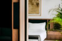 Łóżko lub łóżka w pokoju w obiekcie Nobu Hotel Warsaw