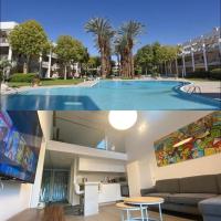zwei Bilder eines Hauses mit Pool in der Unterkunft Top Royal Eilat רויאל פארק in Eilat