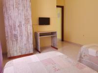 A television and/or entertainment centre at Hostal Virgen Del Rocío