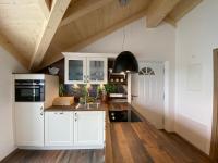 A kitchen or kitchenette at Apartments Edelweiß & Enzian - Gästehaus zum Fuchs