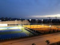 Tenis alebo squash v ubytovaní Luxury Majpruz Suites alebo jeho okolí