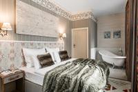 a bedroom with a bed and a bath tub and a tub at Aries Hotel & SPA Wisła in Wisła