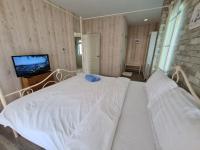 Postel nebo postele na pokoji v ubytování AMARA Pool Villa at Boulevard Tuscany ChaAm HuaHin