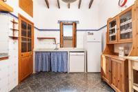 A kitchen or kitchenette at Sa Plana Nova