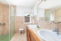 A bathroom at Sa Plana Nova