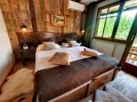 Ribno Alpine Hotelにあるベッド