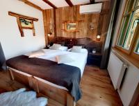 Ribno Alpine Hotelにあるベッド