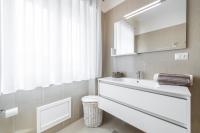 Posteľ alebo postele v izbe v ubytovaní A Luxury apartment at Cagliari Poetto Beachfront