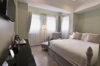 Ein Bett oder Betten in einem Zimmer der Unterkunft Noursabah Boutique Bed Bangkok