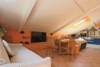 Televízia a/alebo spoločenská miestnosť v ubytovaní Incanto Sorrentino - De Vivo Realty Sorrento