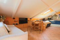 Televízia a/alebo spoločenská miestnosť v ubytovaní Incanto Sorrentino - De Vivo Realty Sorrento