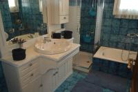 A bathroom at Triple H