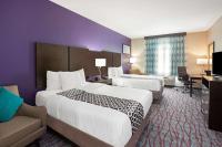 La Quinta by Wyndham Pasadena Northにあるベッド