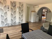 Kuchnia lub aneks kuchenny w obiekcie Borsi Apartman