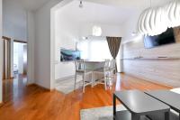 Televízia a/alebo spoločenská miestnosť v ubytovaní Bellevue Hill apartment