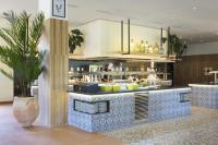 una cocina con una encimera con tazones. en Hotel Riu Tikida Palmeraie - All Inclusive, en Marrakech