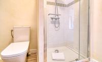 Salle de bains dans l&#39;&eacute;tablissement Romantic and new apartment in the famous Rue Meynadier in the supercentre of Cannes