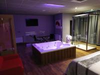 A television and/or entertainment centre at Motel Los Abedules