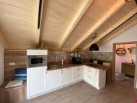 A kitchen or kitchenette at Apartments Edelweiß & Enzian - Gästehaus zum Fuchs