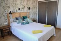 Postel nebo postele na pokoji v ubytování Lindo y acogedor Apartamento Grao Playa Gandia piso 5to sin ascensor