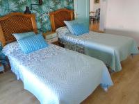 Postel nebo postele na pokoji v ubytování Lindo y acogedor Apartamento Grao Playa Gandia piso 5to sin ascensor