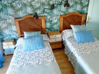 Postel nebo postele na pokoji v ubytování Lindo y acogedor Apartamento Grao Playa Gandia piso 5to sin ascensor