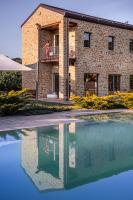 Bazén v ubytovaní Agriresort Villa Gelso- Adults Friendly alebo v jeho blízkosti
