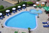 Bazén v ubytování Hotel BelleVille nebo v jeho okolí