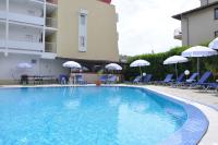 Bazén v ubytování Hotel BelleVille nebo v jeho okolí