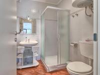 Kúpeľňa v ubytovaní Apartment Villa Alpa-4 by Interhome