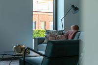 a living room with a couch and a table and a lamp at B&amp;B El Bayo in Ravels